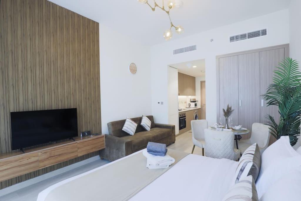 Incredible In Azizi Riviera Apartment Dubai