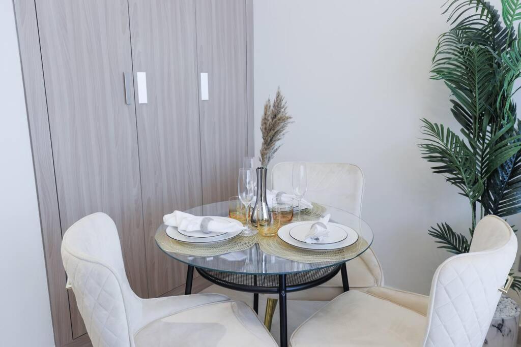 Incredible In Azizi Riviera Apartment